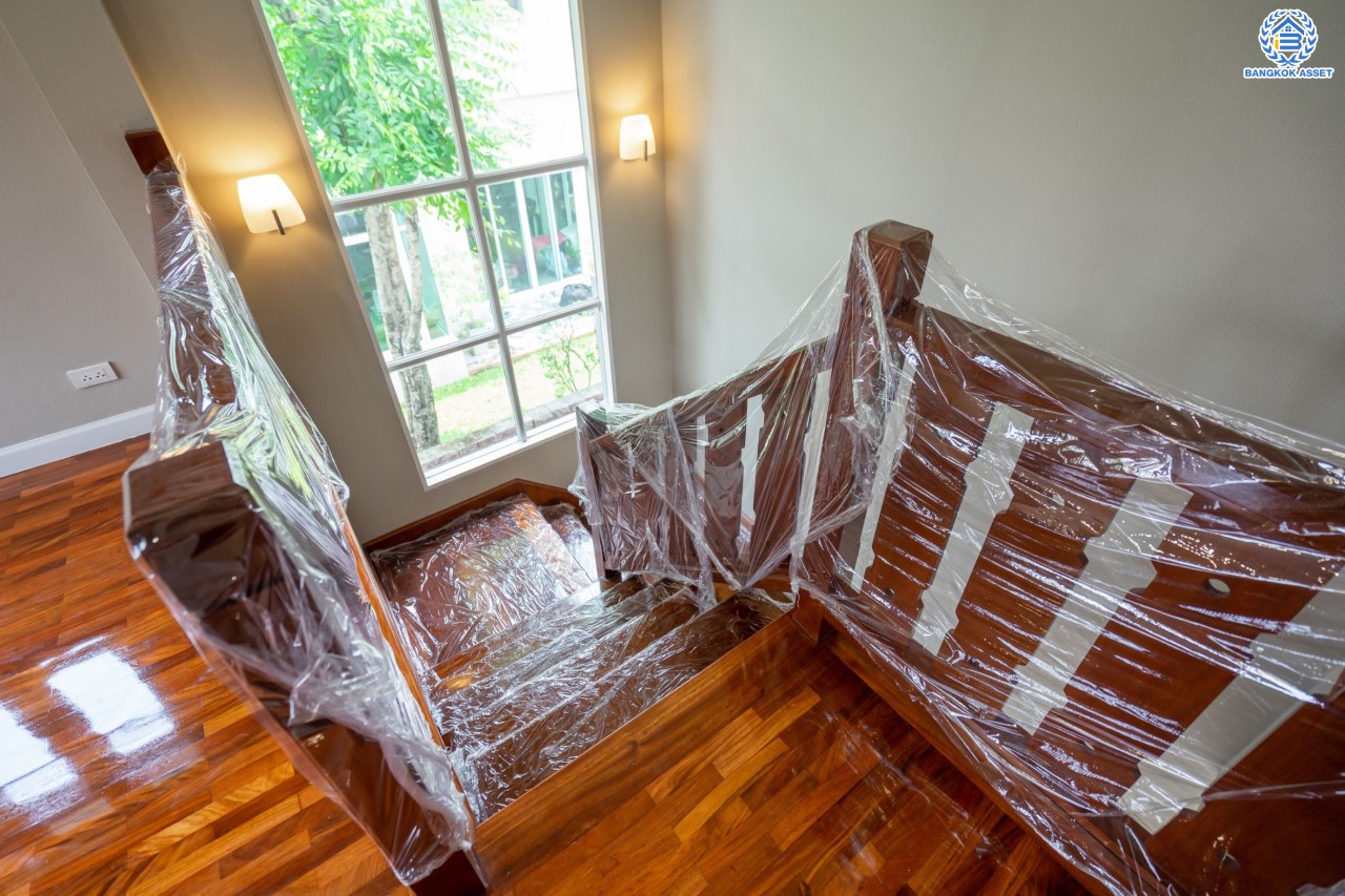 บ้านมือสองตกแต่งใหม่ ม.ลัดดารมย์ วัชรพล แบรนด์ Q.House เนื้อที่ 70.1 ตร.ว. ฟังก์ชัน 3 ห้องนอน 3 ห้องน้ำ จอดรถได้ 2 คัน Facilities ครบครัน บนทำเลเชื่อมต่อหลายเส้นทาง ถ.รามอินทรา ถ.สายไหม และถ.พหลโยธิน ใกล้สนามบินดอนเมือง ทางด่วน "ศรีรัช" และ เซ็นทรัลรามอินทรา...